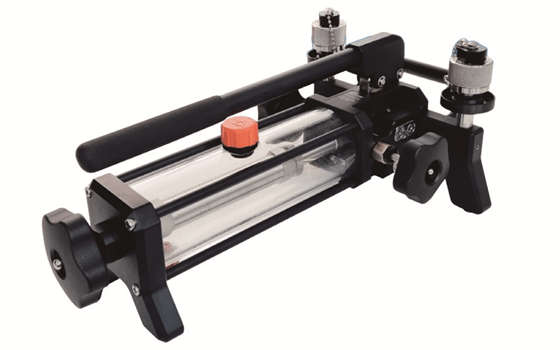 ポータブル圧力校正器